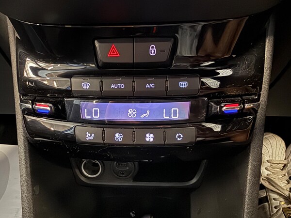 Used Peugeot 208 2015 for sale - 75670163: Photo 16