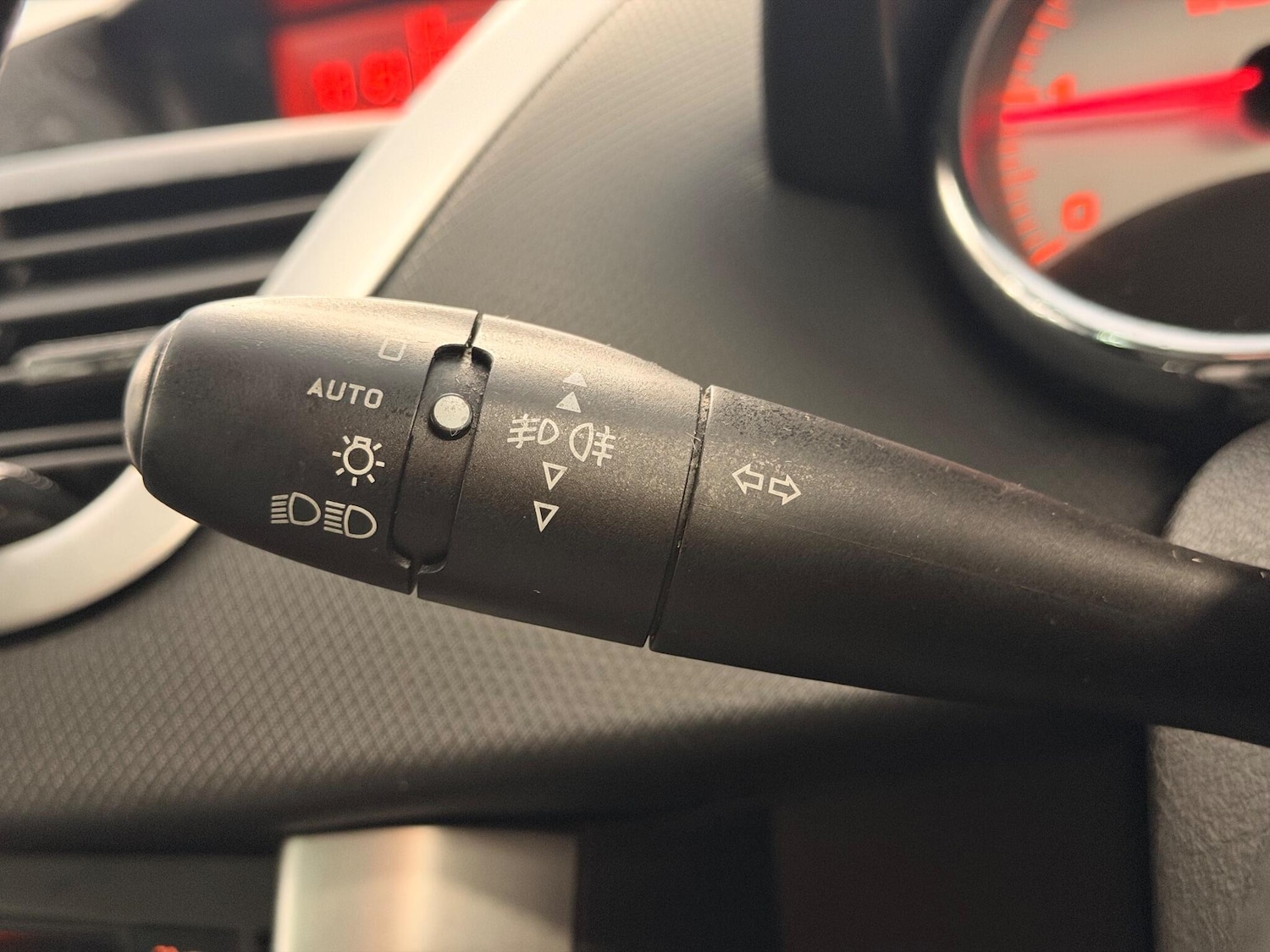 Used Peugeot 207 2011 for sale - 76485804: Photo 14