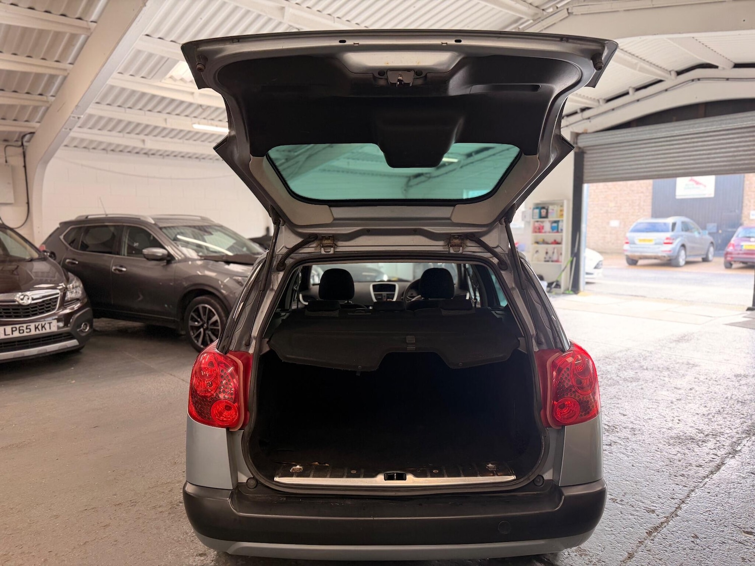 Used Peugeot 207 2011 for sale - 76485804: Photo 26