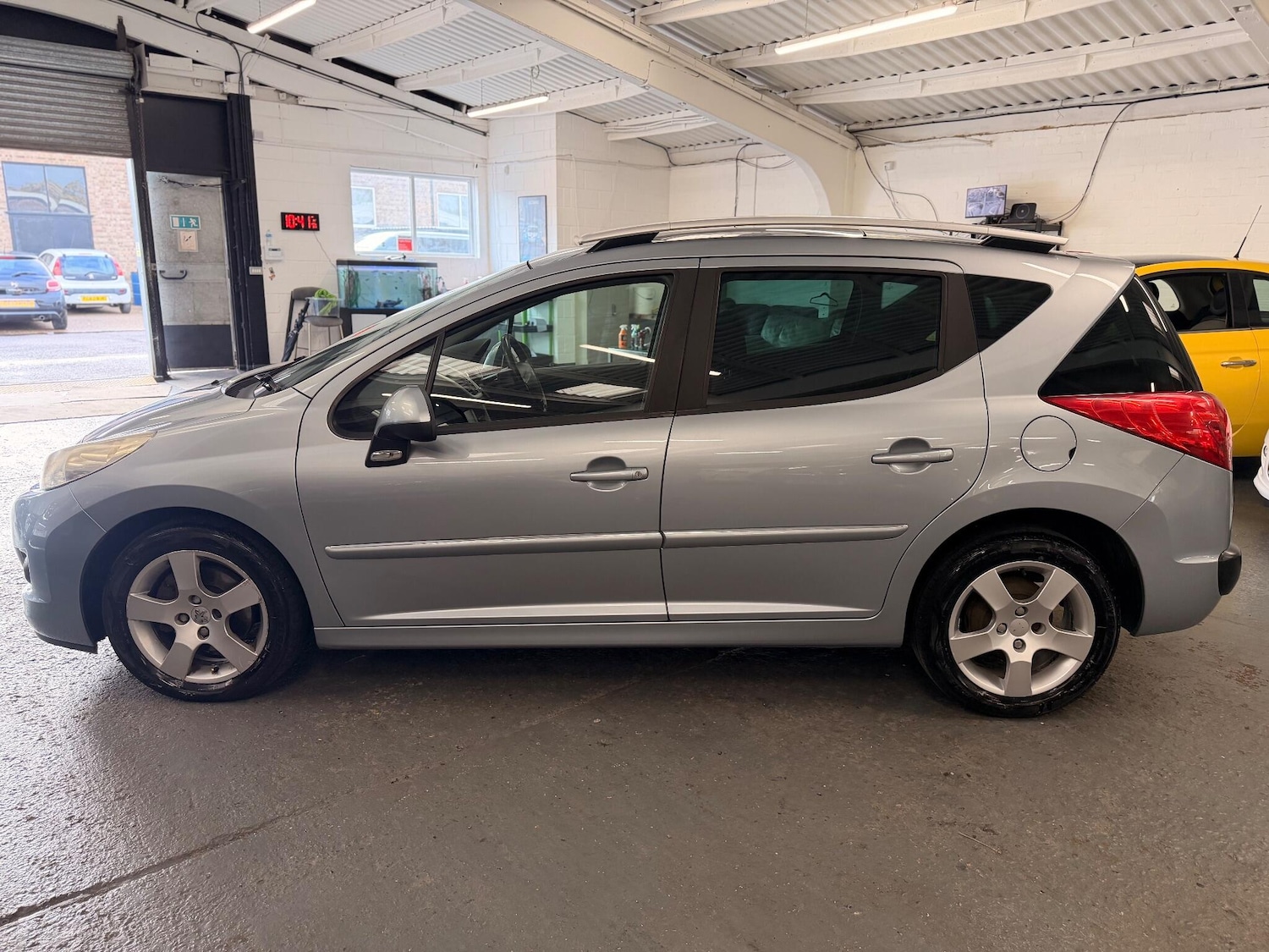 Used Peugeot 207 2011 for sale - 76485804: Photo 5