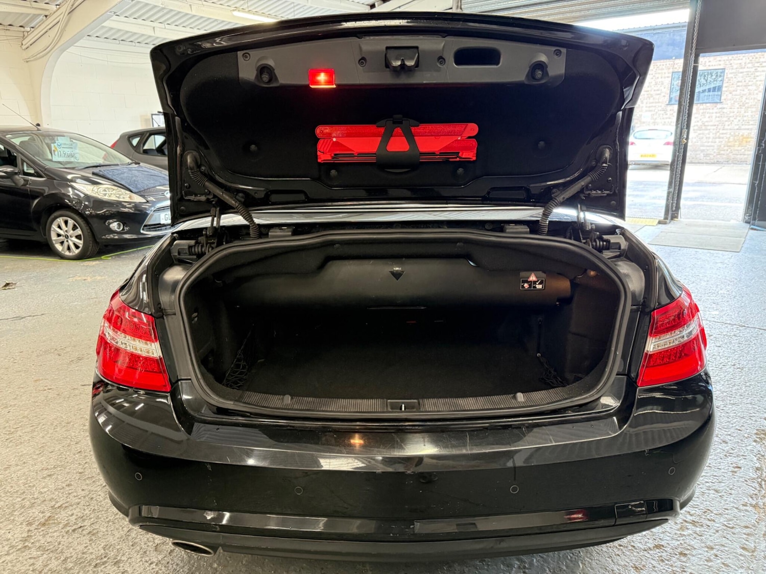 Used Mercedes-Benz E Class 2011 for sale - 76989101: Photo 30