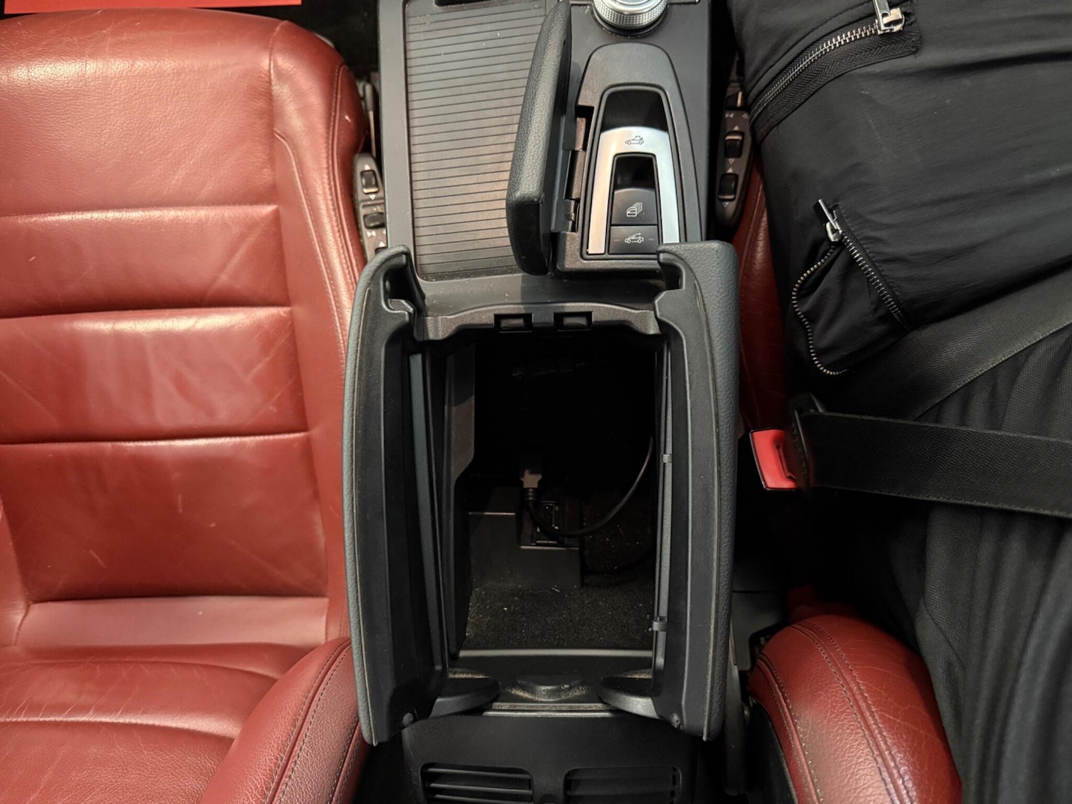 Used Mercedes-Benz E Class 2011 for sale - 76989101: Photo 35