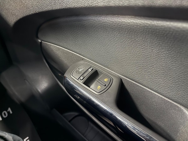 Used Vauxhall Corsa 2008 for sale - 76189437: Photo 32