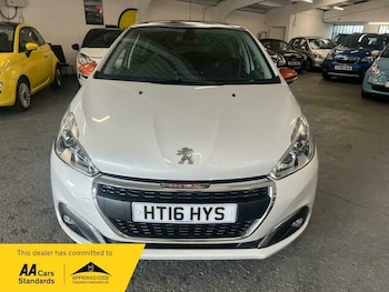 Used Peugeot 208 2016 for sale - 76512625: Photo