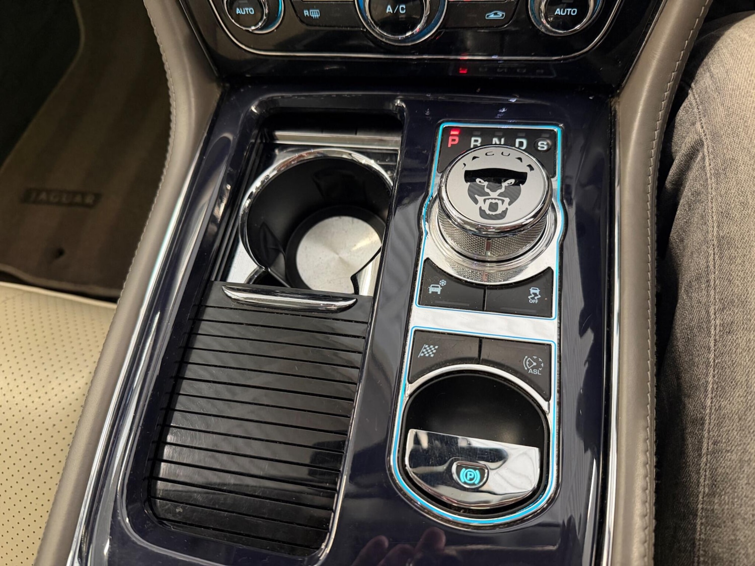 Used Jaguar XJ 2012 for sale - 76926808: Photo 10