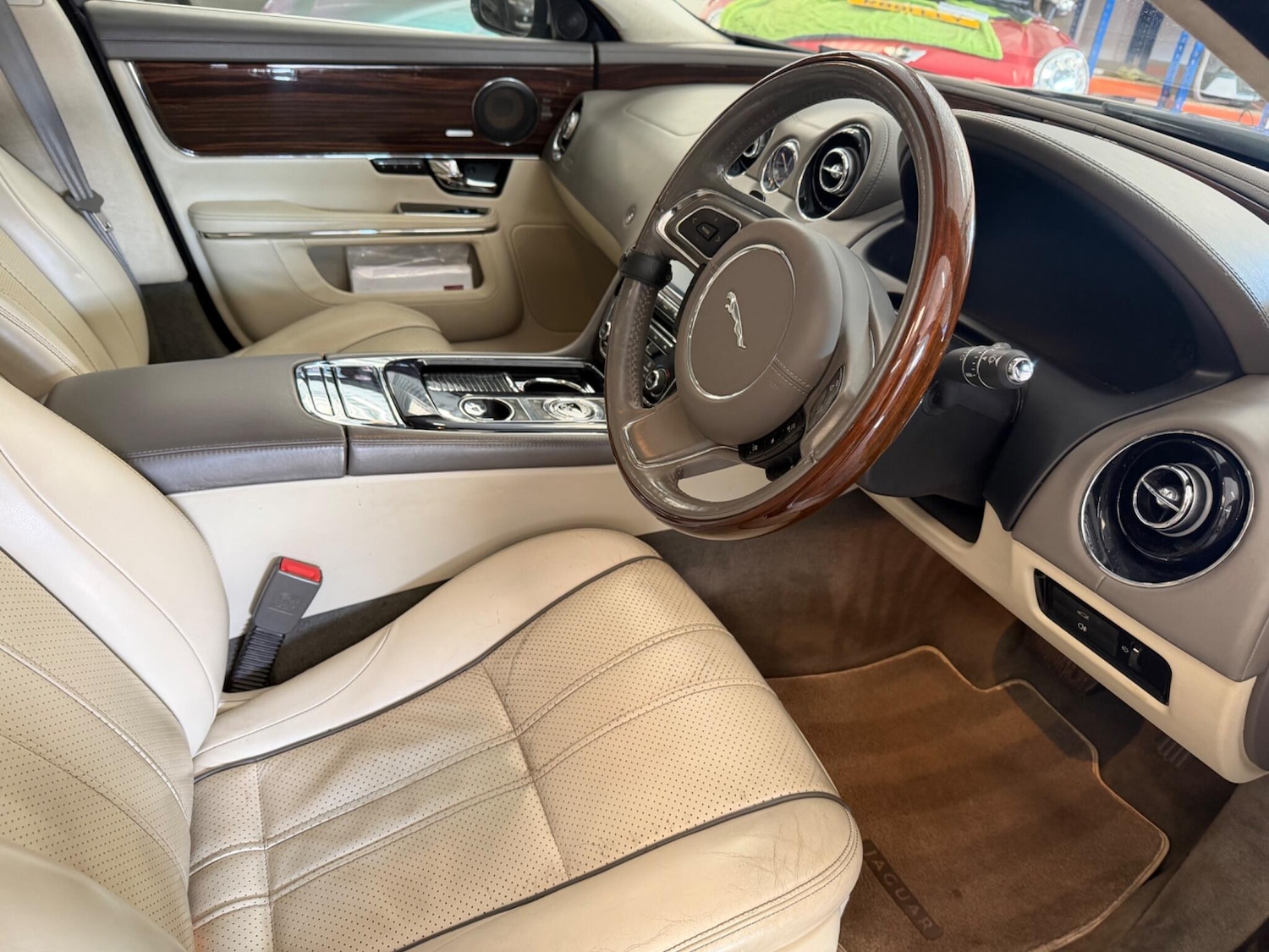Used Jaguar XJ 2012 for sale - 76926808: Photo 11