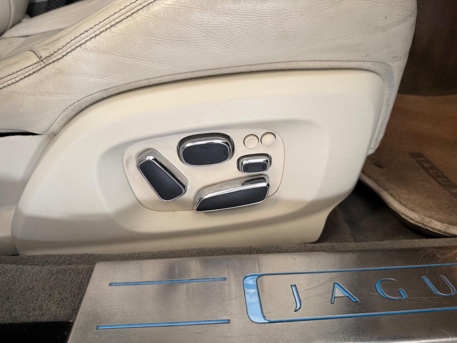 Used Jaguar XJ 2012 for sale - 76926808: Photo 16