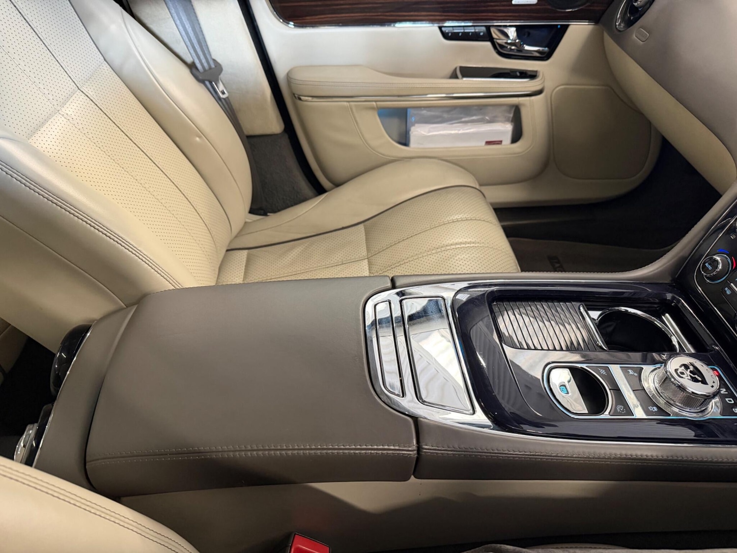 Used Jaguar XJ 2012 for sale - 76926808: Photo 35