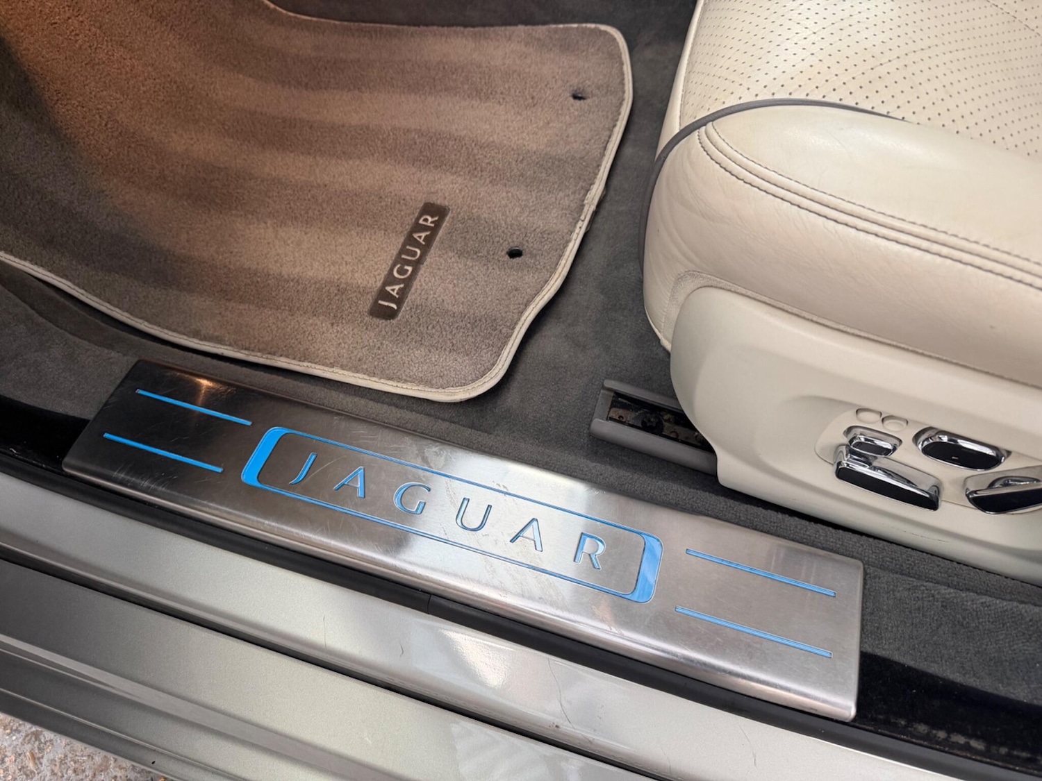 Used Jaguar XJ 2012 for sale - 76926808: Photo 36