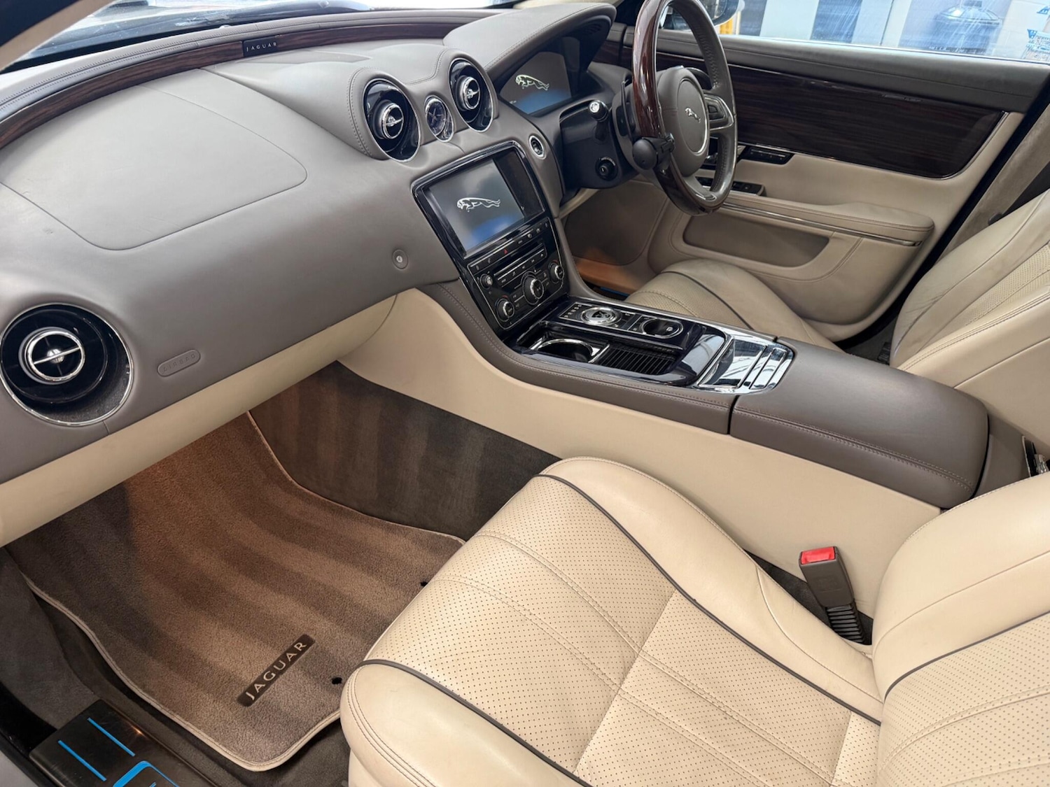 Used Jaguar XJ 2012 for sale - 76926808: Photo 9
