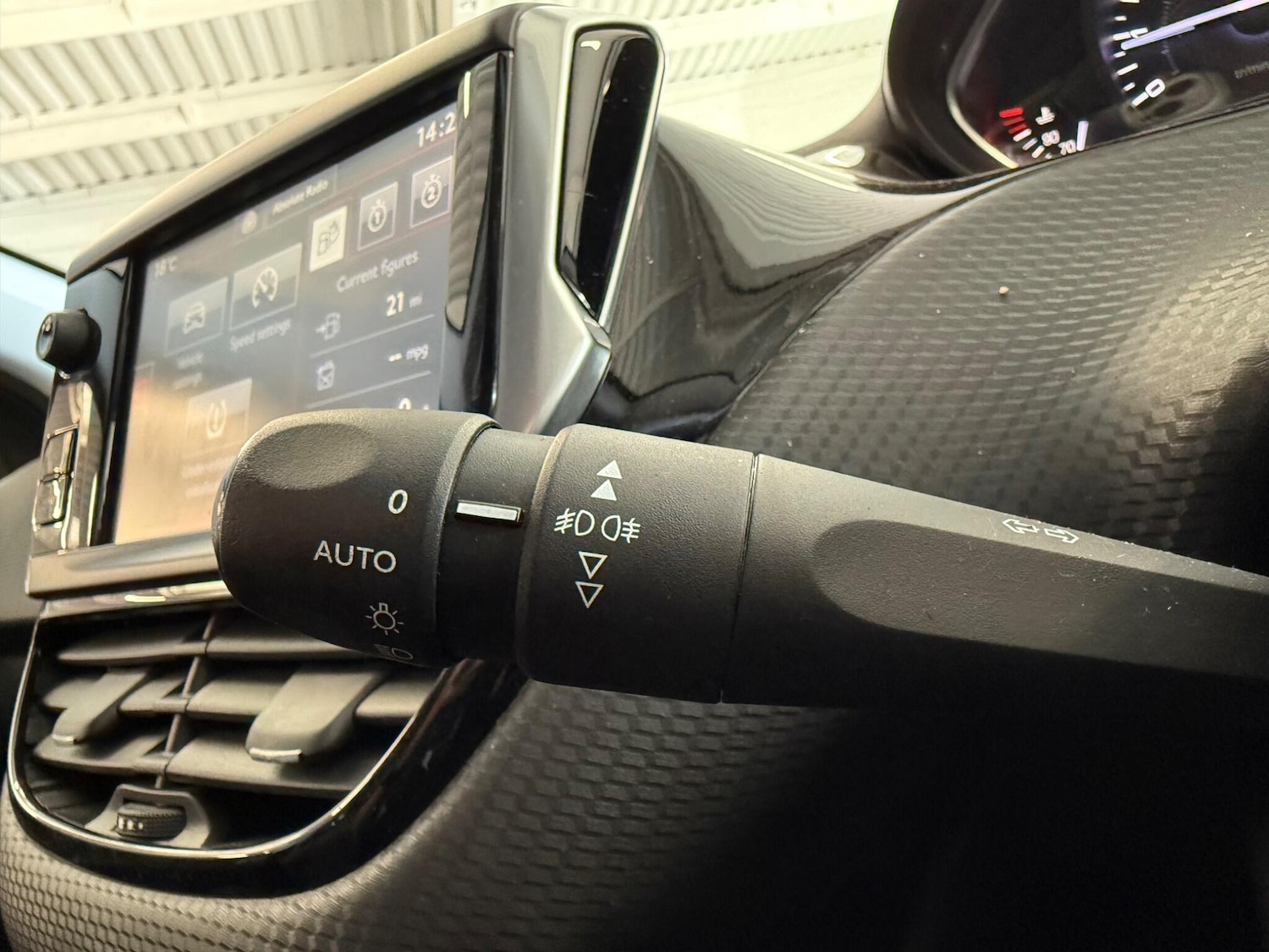 Used Peugeot 208 2015 for sale - 76020338: Photo 17