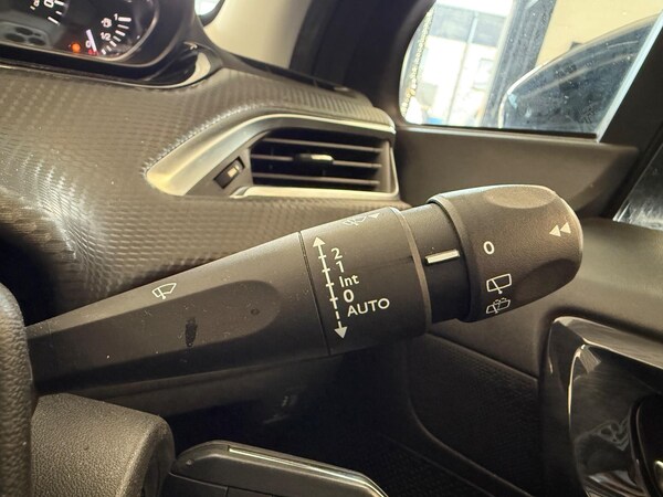 Used Peugeot 208 2015 for sale - 76020338: Photo 18