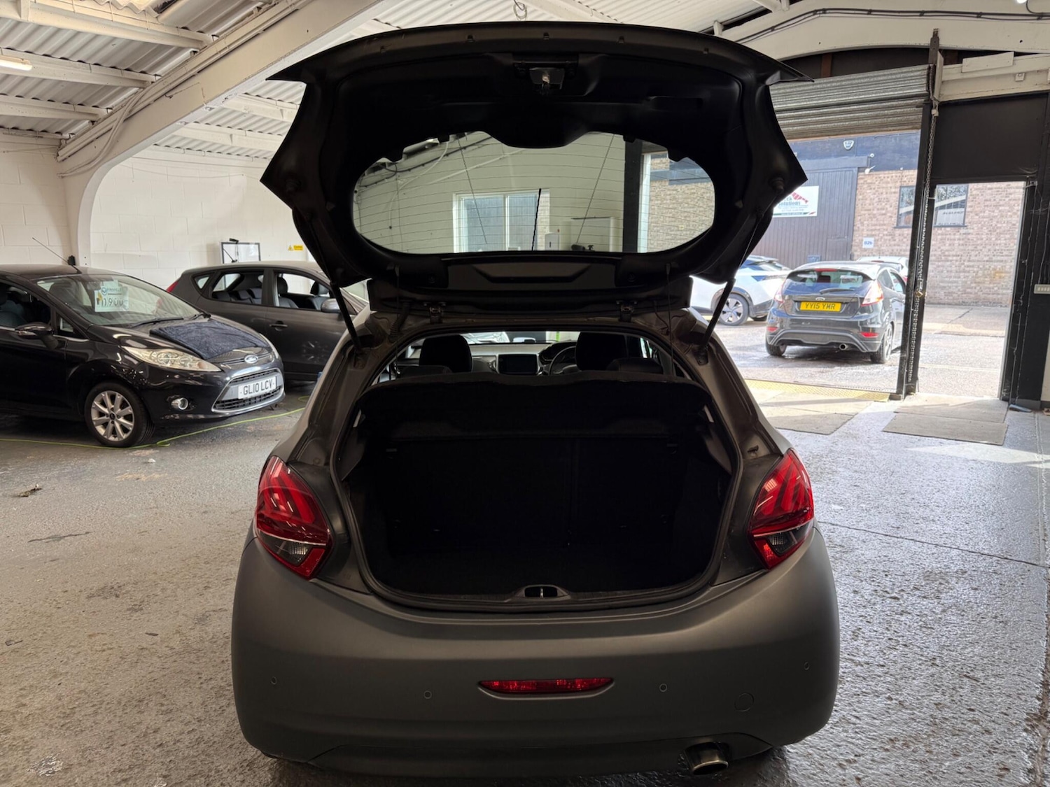 Used Peugeot 208 2015 for sale - 76020338: Photo 33