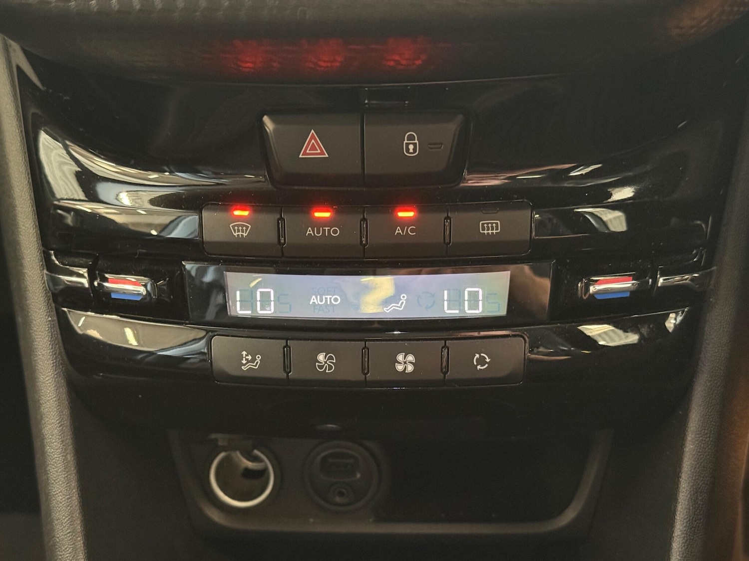 Used Peugeot 208 2015 for sale - 76020338: Photo 36