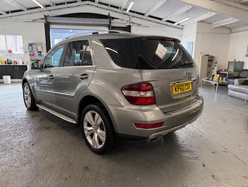 Used Mercedes-Benz M Class 2010 for sale - 76425652: Photo