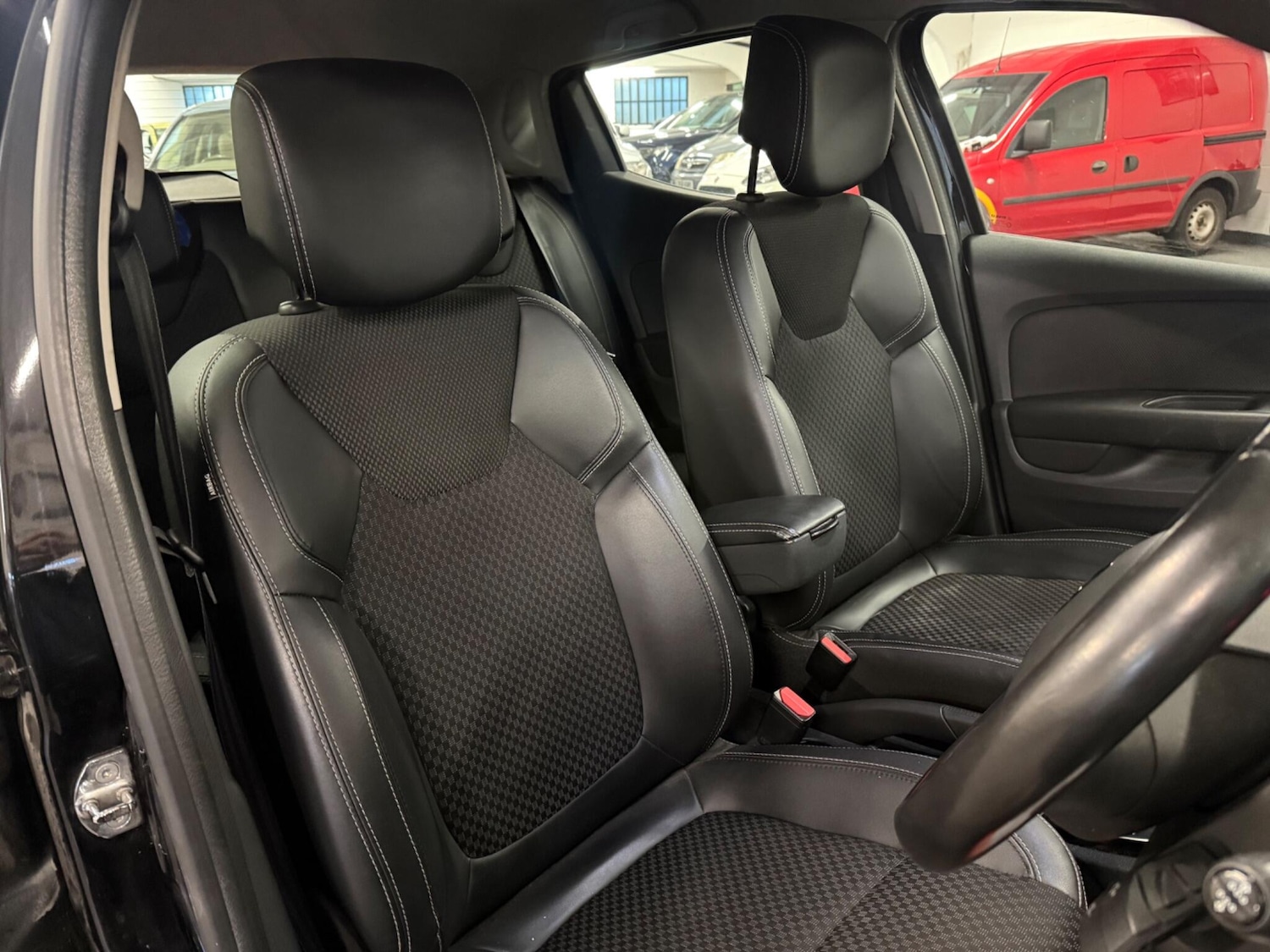 Used Renault Clio 2017 for sale - 77230074: Photo 13