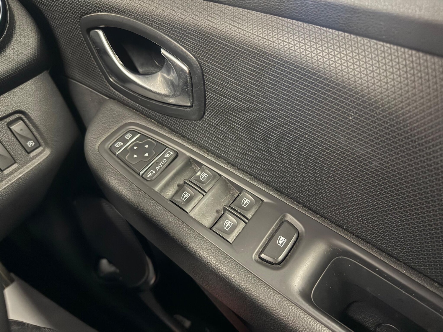 Used Renault Clio 2017 for sale - 77230074: Photo 17