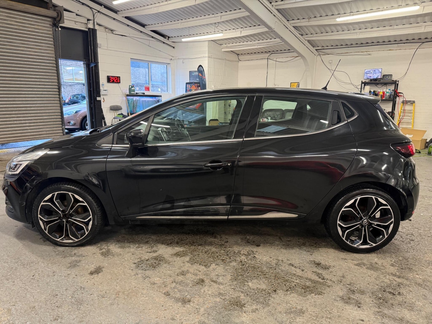 Used Renault Clio 2017 for sale - 77230074: Photo 5