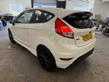 Used Ford Fiesta 2015 for sale - 78335127: Photo