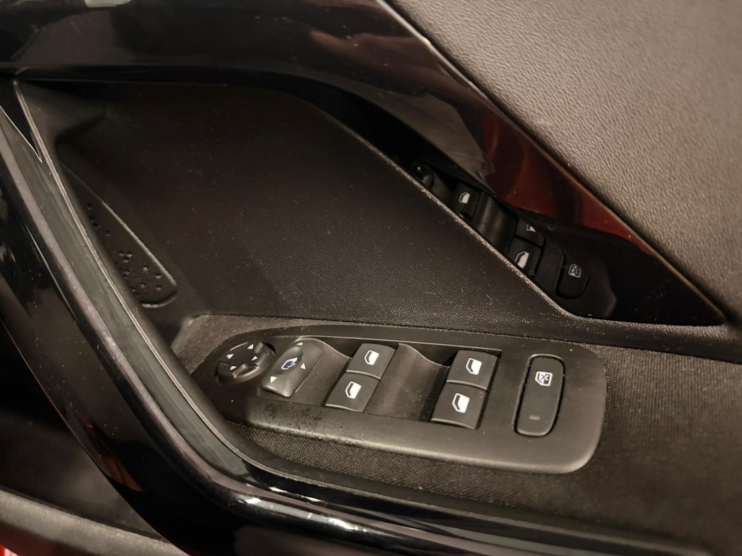 Used Peugeot 208 2017 for sale - 77396184: Photo 15