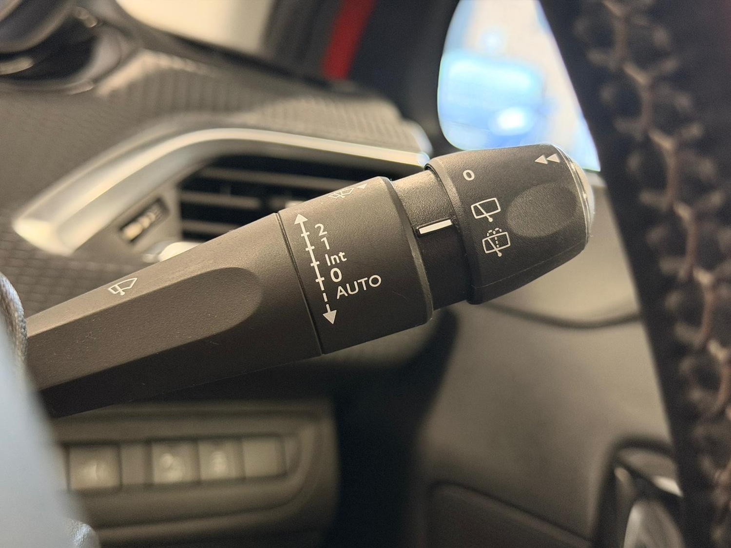 Used Peugeot 208 2017 for sale - 77396184: Photo 18