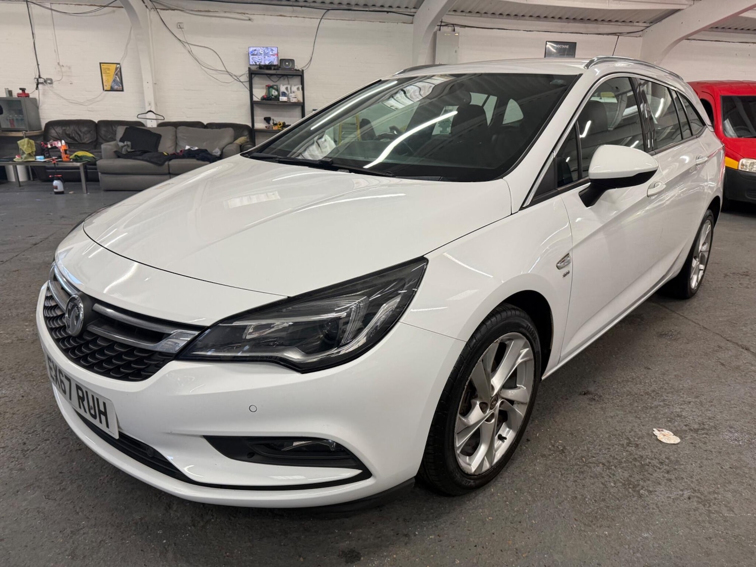 Used Vauxhall Astra 2017 for sale - 76800857: Photo 3