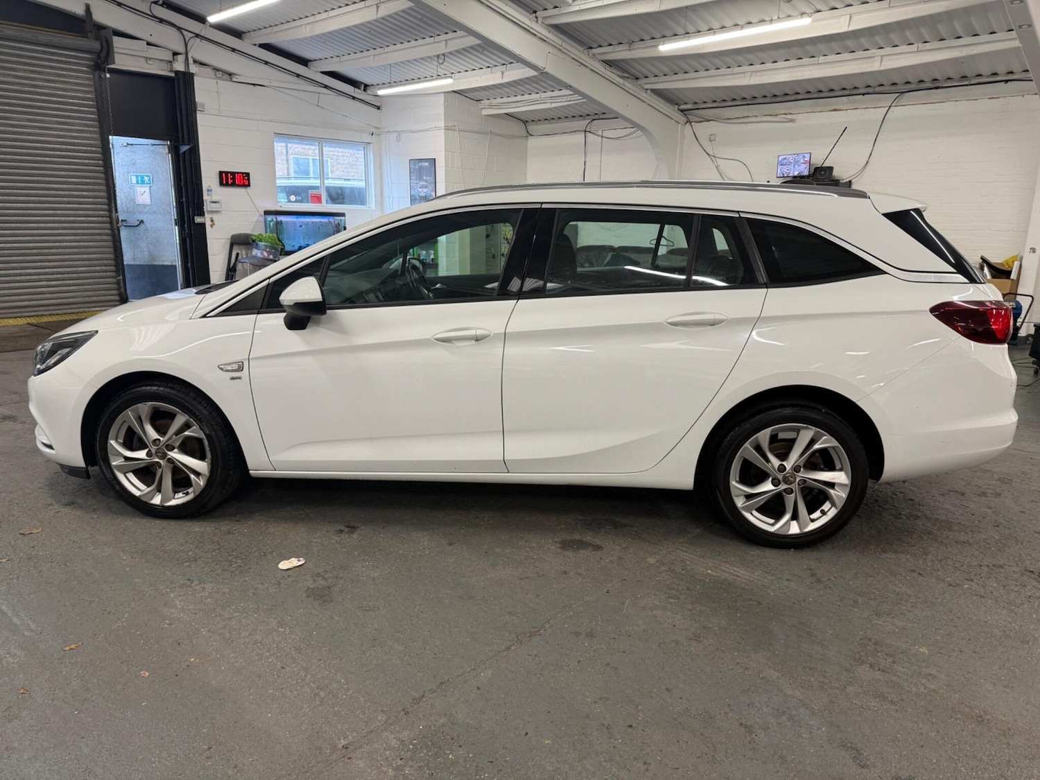 Used Vauxhall Astra 2017 for sale - 76800857: Photo 5