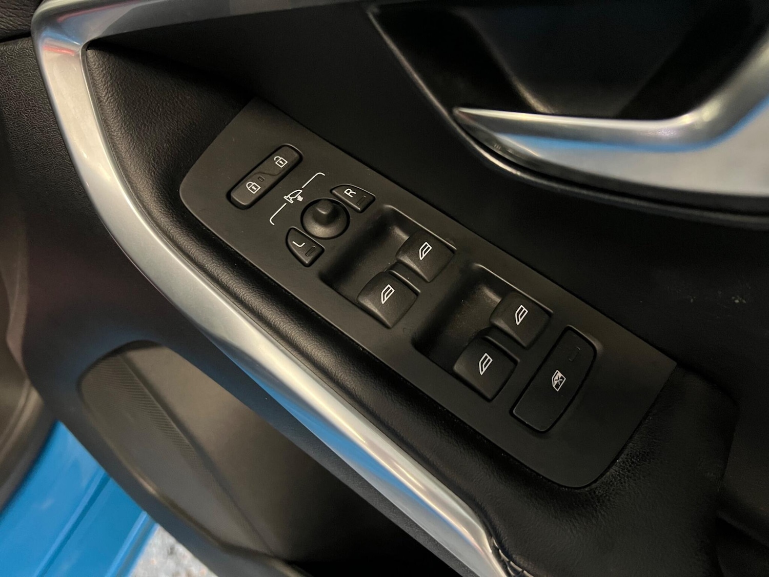 Used Volvo V40 2015 for sale - 76239443: Photo 15