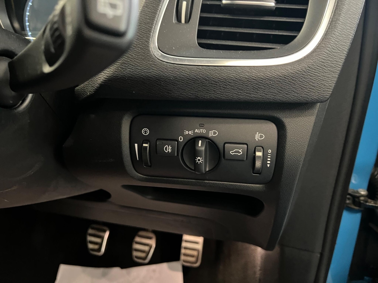 Used Volvo V40 2015 for sale - 76239443: Photo 16