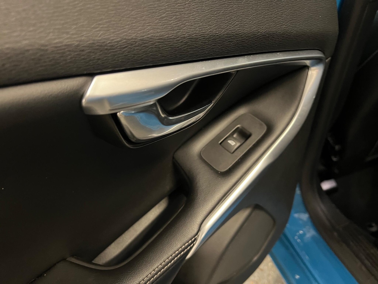 Used Volvo V40 2015 for sale - 76239443: Photo 22