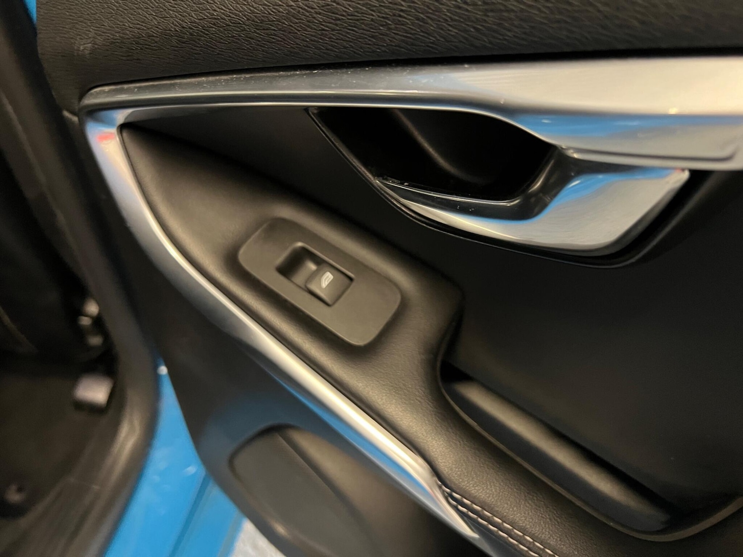 Used Volvo V40 2015 for sale - 76239443: Photo 23