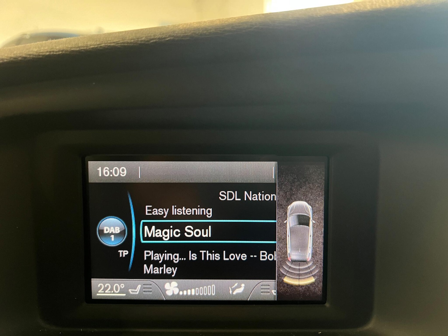 Used Volvo V40 2015 for sale - 76239443: Photo 28