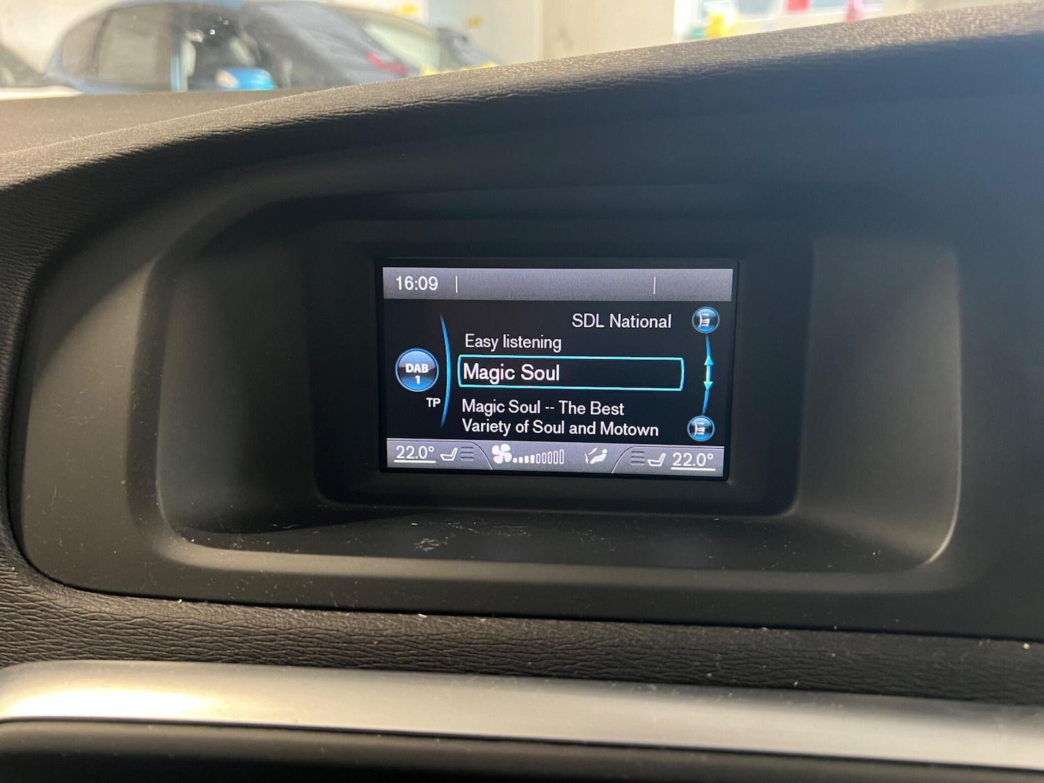 Used Volvo V40 2015 for sale - 76239443: Photo 29