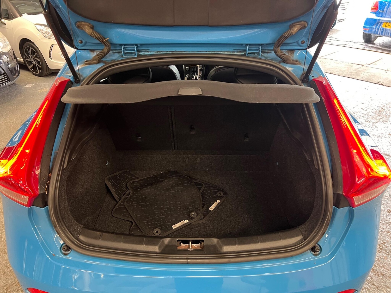 Used Volvo V40 2015 for sale - 76239443: Photo 32