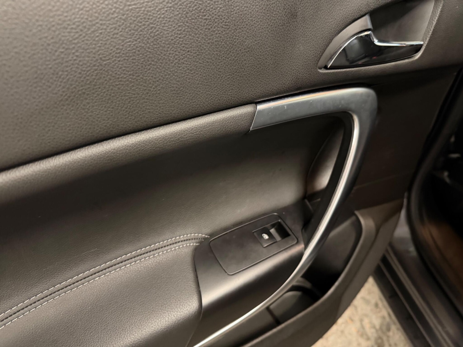 Used Vauxhall Insignia 2010 for sale - 77882281: Photo 37