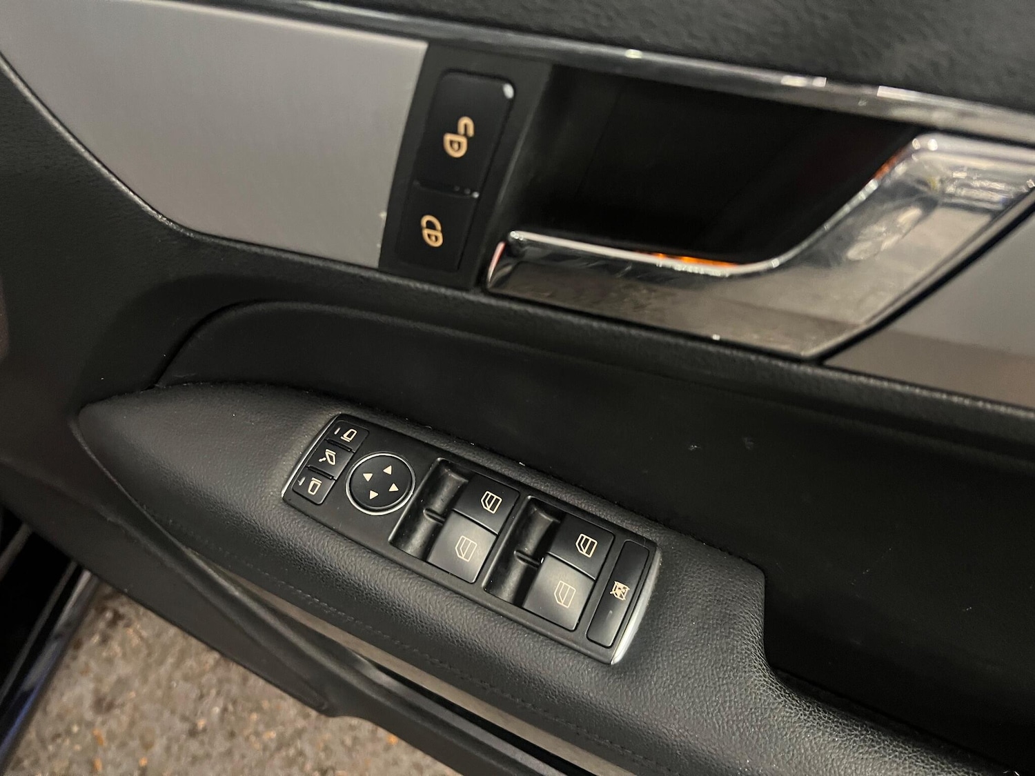 Used Mercedes-Benz E Class 2012 for sale - 77143024: Photo 21