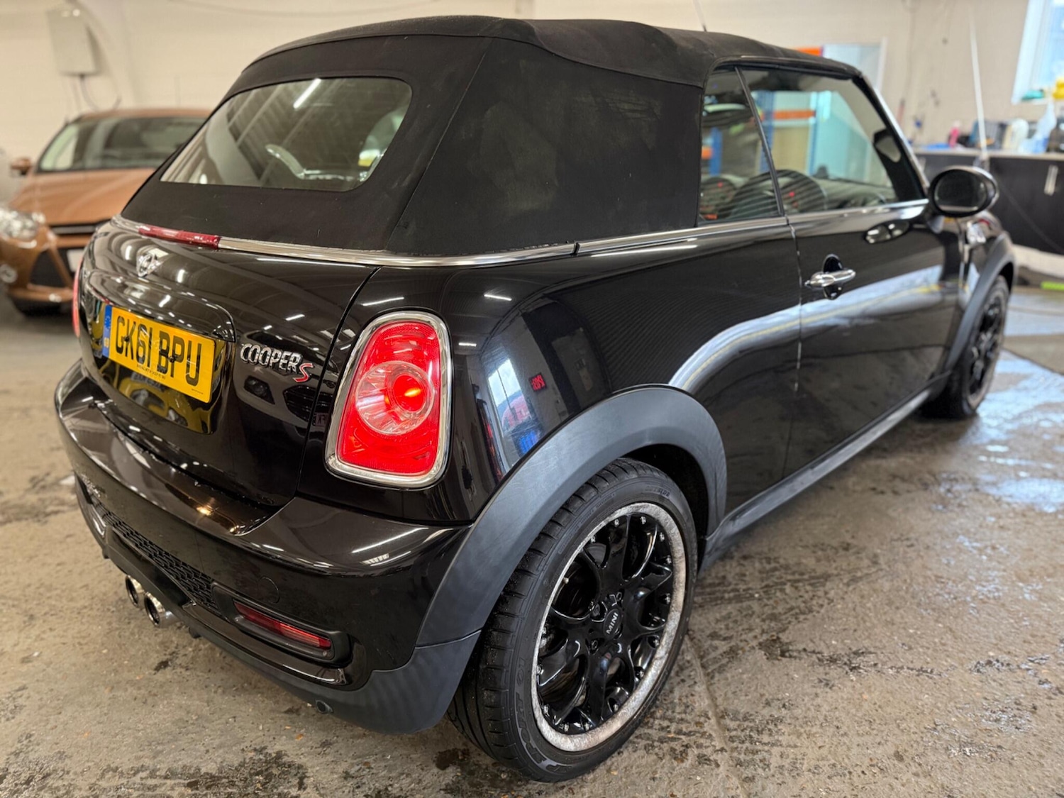 Used MINI Convertible 2011 for sale - 77550371: Photo 10