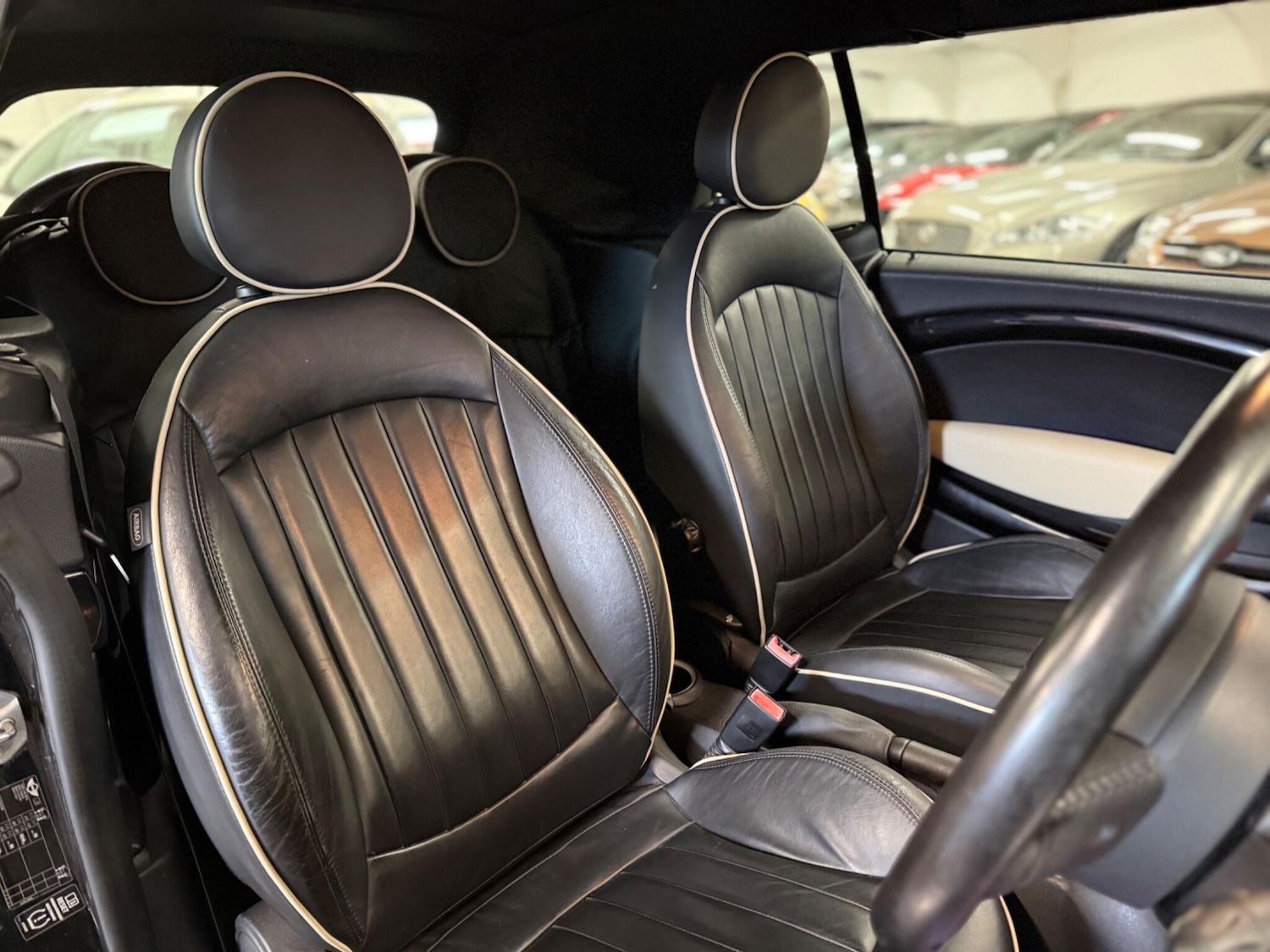 Used MINI Convertible 2011 for sale - 77550371: Photo 15