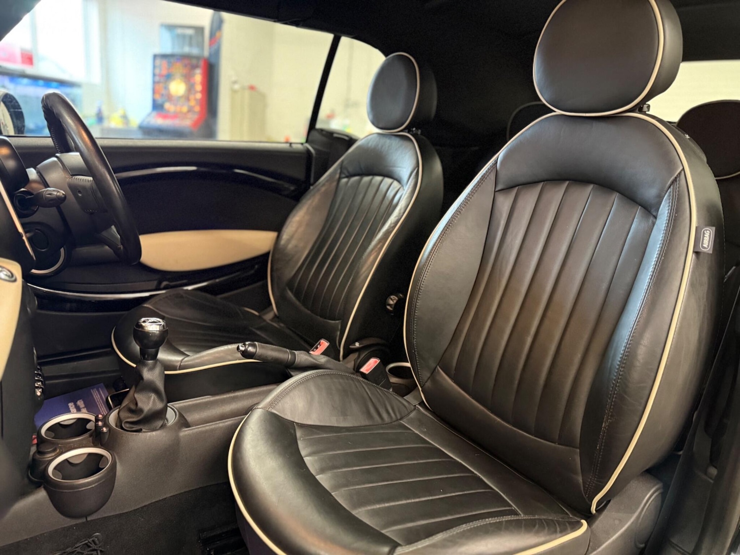 Used MINI Convertible 2011 for sale - 77550371: Photo 28