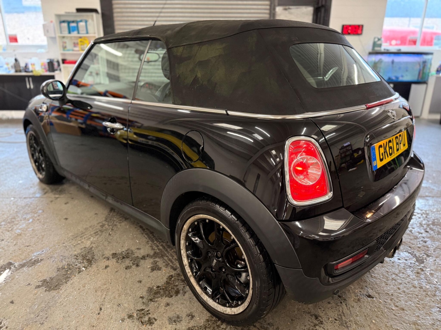 Used MINI Convertible 2011 for sale - 77550371: Photo 4