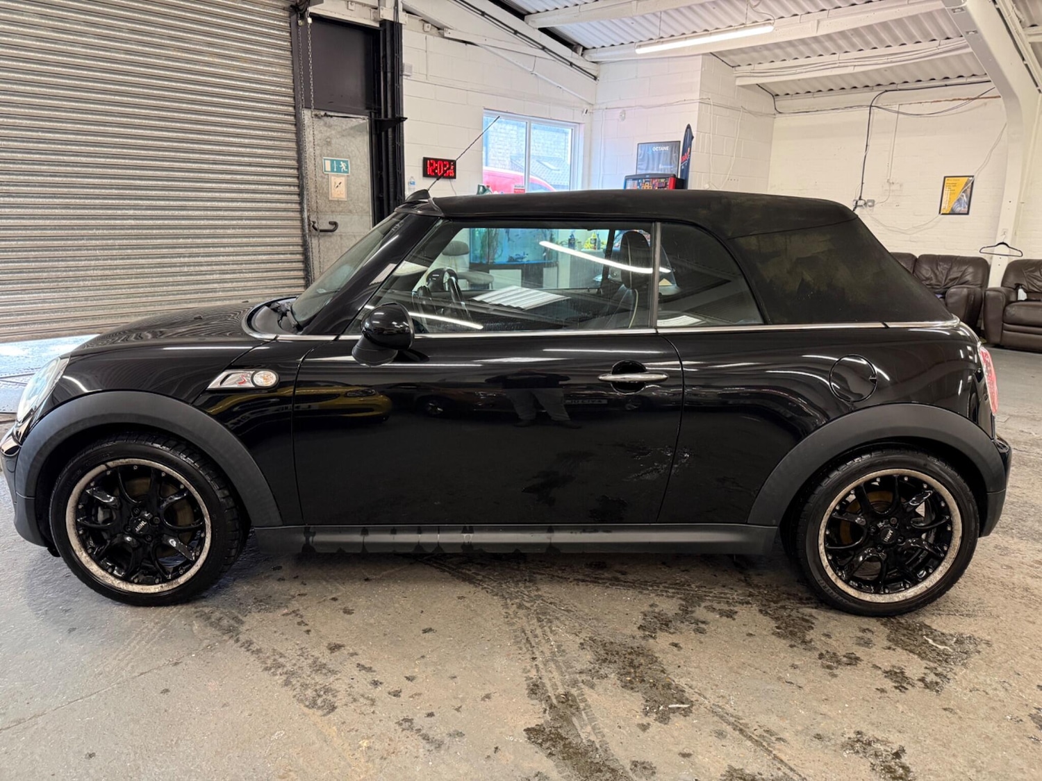 Used MINI Convertible 2011 for sale - 77550371: Photo 7