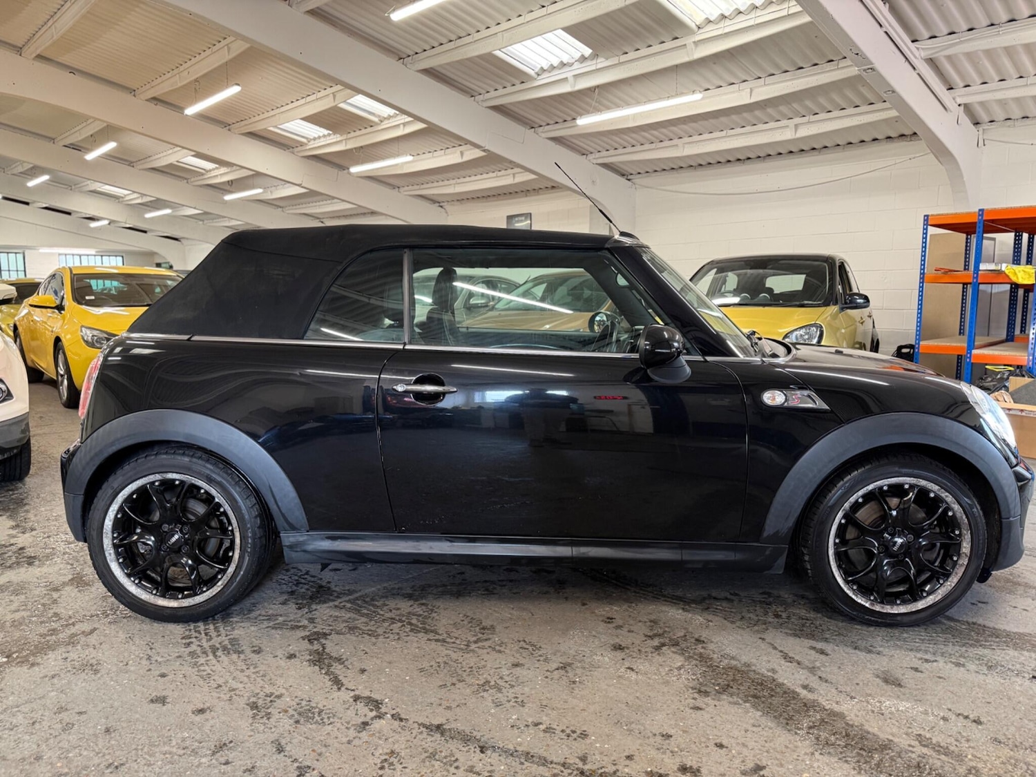 Used MINI Convertible 2011 for sale - 77550371: Photo 9