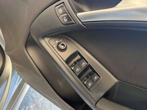 Used Audi A5 Cabriolet 2011 for sale - 75670436: Photo 33