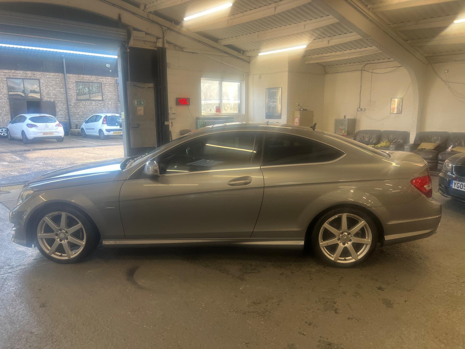 Used Mercedes-Benz C Class 2012 for sale - 76371224: Photo 5