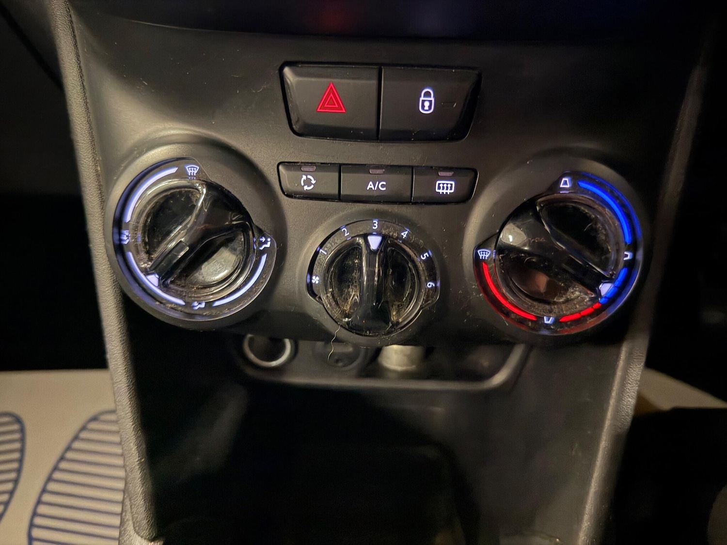 Used Peugeot 208 2012 for sale - 77441002: Photo 14