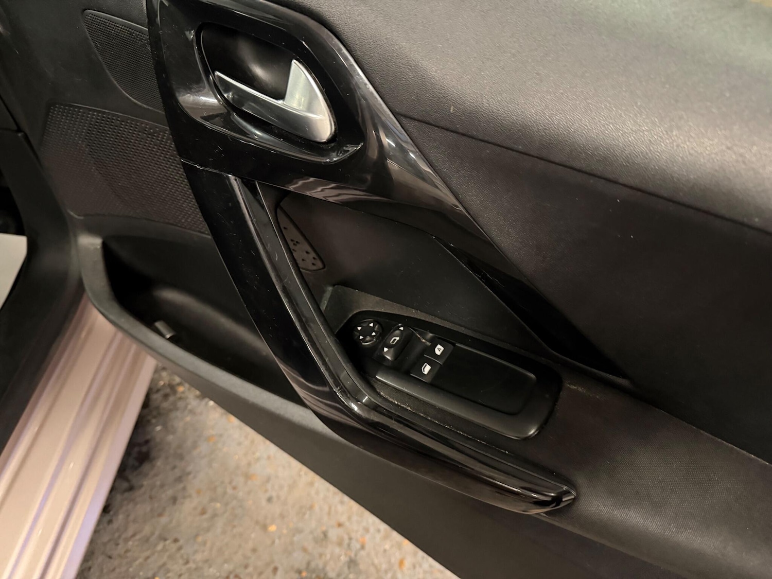 Used Peugeot 208 2012 for sale - 77441002: Photo 17