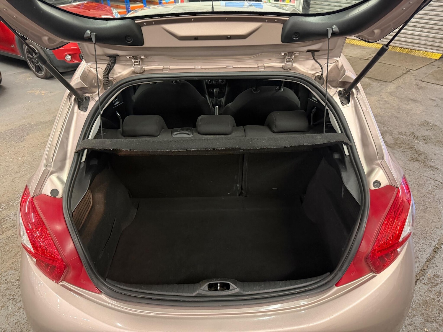 Used Peugeot 208 2012 for sale - 77441002: Photo 26