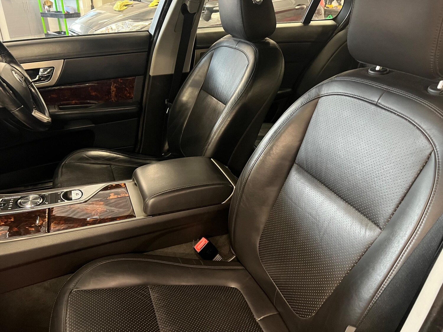 Used Jaguar XF 2011 for sale - 76337636: Photo 34