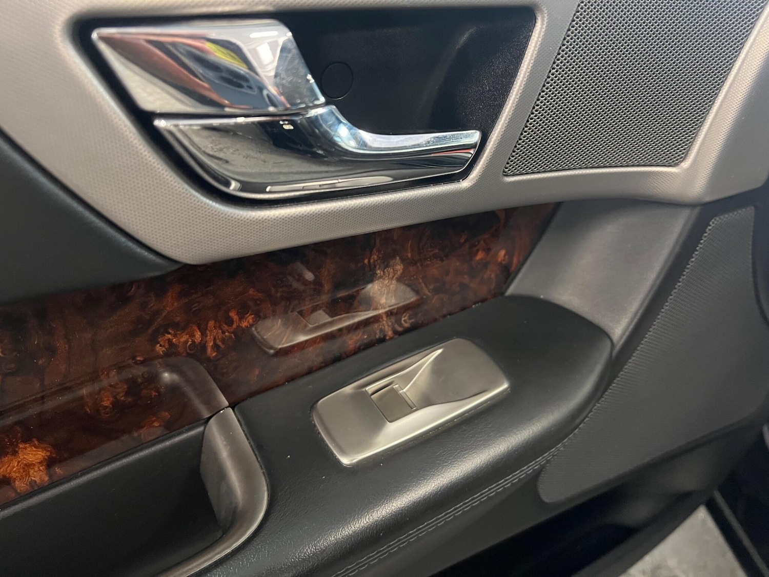 Used Jaguar XF 2011 for sale - 76337636: Photo 37