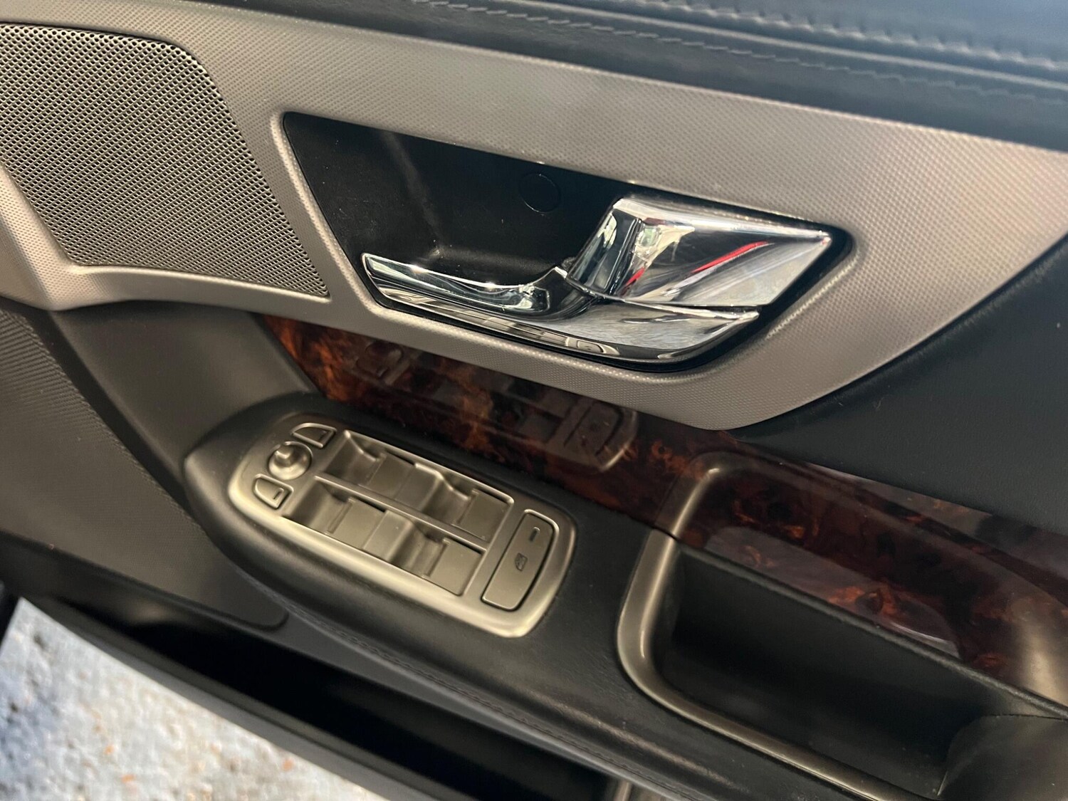 Used Jaguar XF 2011 for sale - 76337636: Photo 40